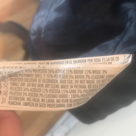 “FOREVER 21” Navy check faux fur collar jacket. - Picture 14 of 16